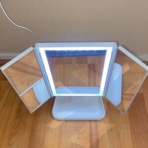 Light up LED vanity 3 panel mirror make up mirror portable going out y2k vanity